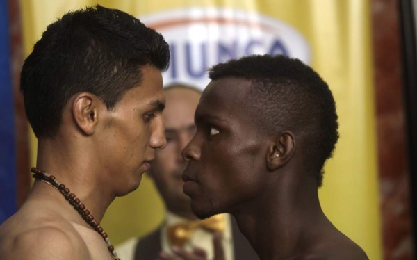 'Escorpión' Ruiz defiende su título ante boxeador mexicano