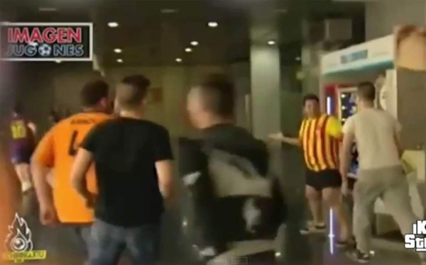 Aficionados del Real Madrid y Barcelona pelean en aeropuerto