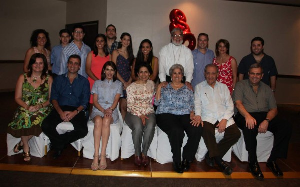 Dicha por los 83 años de la dama Julia Larach