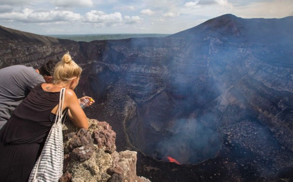 Turistas de todo el mundo acuden a ver la belleza natural del volcán nicaragüense.