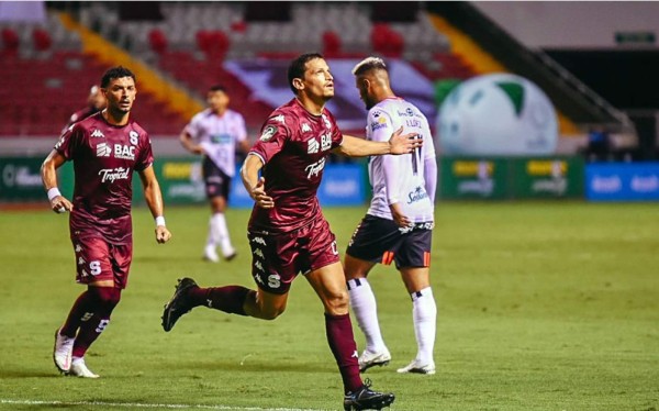 Alex López y Alajuelense pierden la Súper Copa de Costa Rica por goleada ante Saprissa