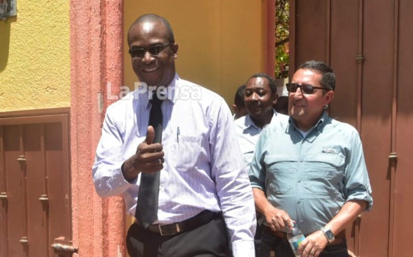 Alcalde de La Ceiba comparece ante la Fiscalía
