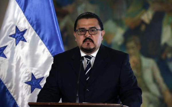 Gobierno ofrece descuento personal en combustibles a transportistas