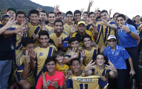 Escuela Internacional Sampedrana logra el tricampeonato