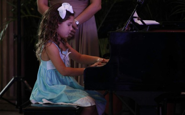 Rindieron tributo al romanticismo en San Pedro Sula