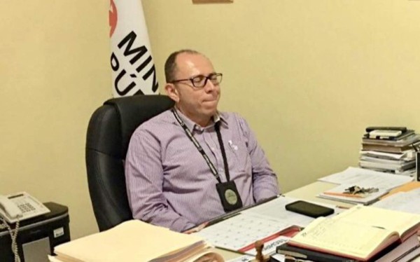 Ordenan captura para exfiscal del Ministerio Público