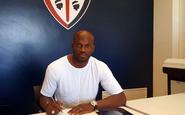 El Cagliari asciende de categoría al hondureño David Suazo
