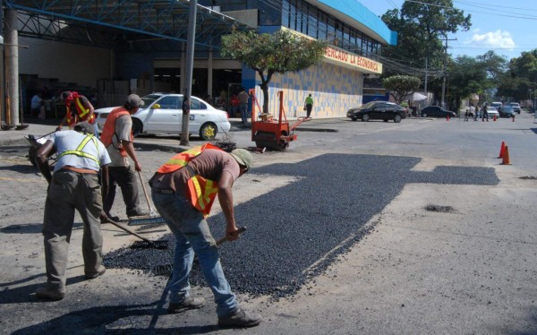 No quieren decir cuánto ha invertido la alcaldía en bacheo de calles en 2015