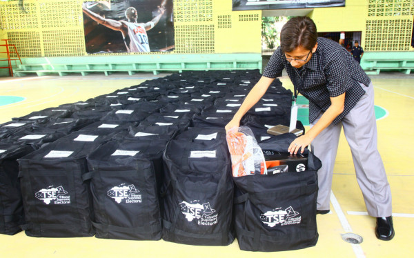 Llegan a San Pedro Sula 231 equipos para transmitir actas