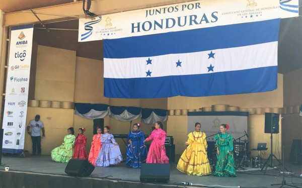 Hondureños celebran su día en California al ritmo de 'Sopa de caracol'