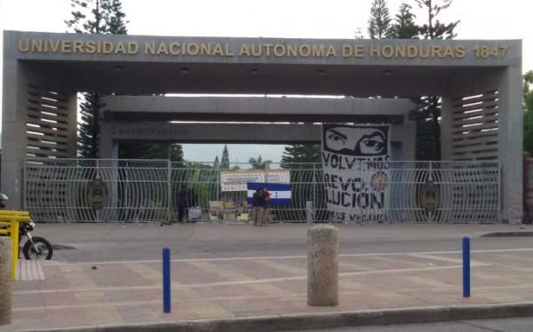Tomadas permanecen las instalaciones de la Unah en Tegucigalpa