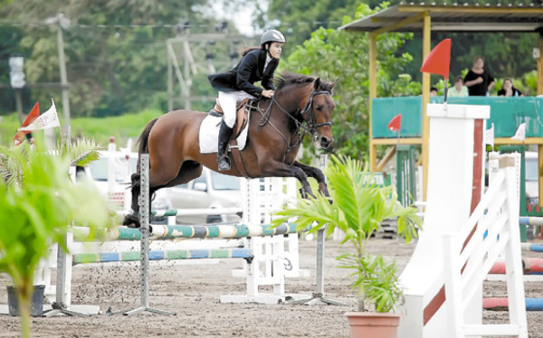 Caballos, amazonas y jinetes en El Carmen