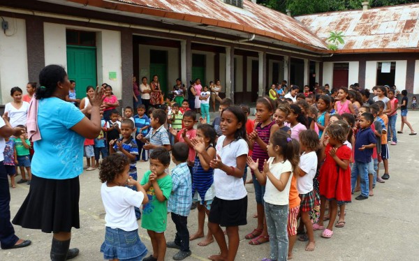 Damnificados esperan en bulevar para retornar a sus casas
