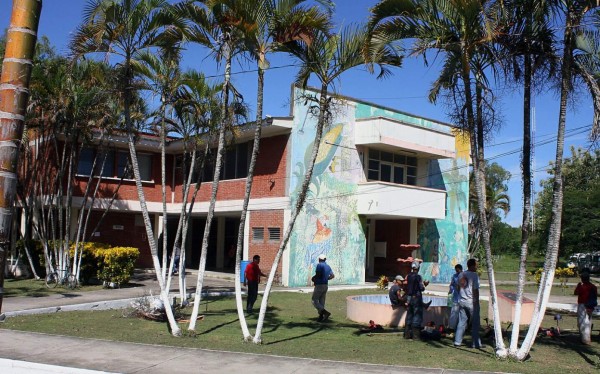 Unah invertirá en mejorar cinco centros regionales