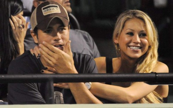 Enrique Iglesias y Anna Kournikova son padres de gemelos