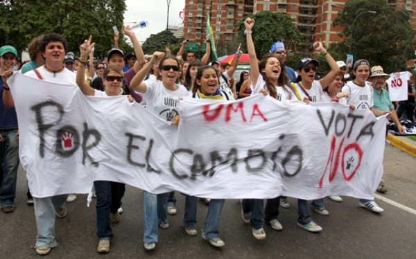 Marchan en contra de reelección indefinida