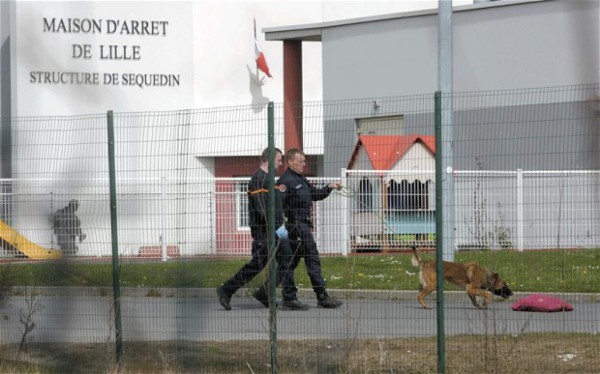 Un preso secuestra a un funcionario de una cárcel en Francia