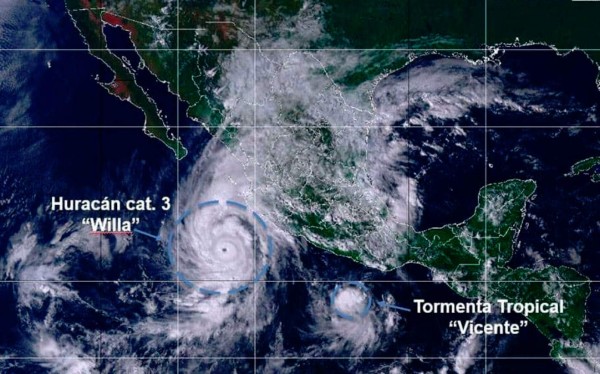 Huracán Willa se intensifica a categoría 4 y avanza hacia México
