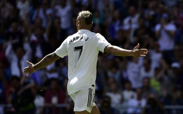Real Madrid gana al Villarreal en la Liga Española con un doblete de Mariano