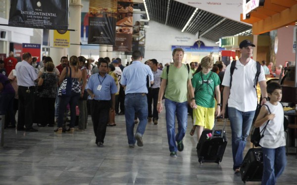 El movimiento de viajeros ha incrementado en aeropuerto Ramón Villeda Morales desde el fin de semana.
