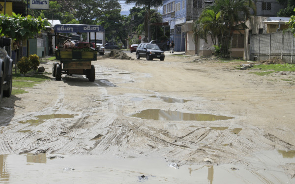 Patronatos piden a Calidonio priorizar la pavimentación