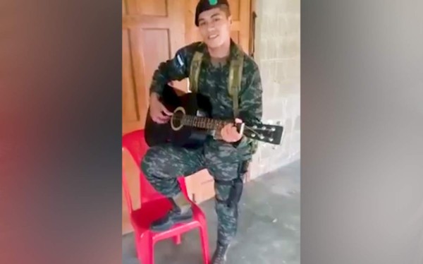 Viral: militar hondureño deslumbra con canción inédita en redes