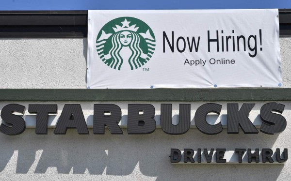 Sobra el trabajo en restaurantes de Los Ángeles, pero no hay empleados