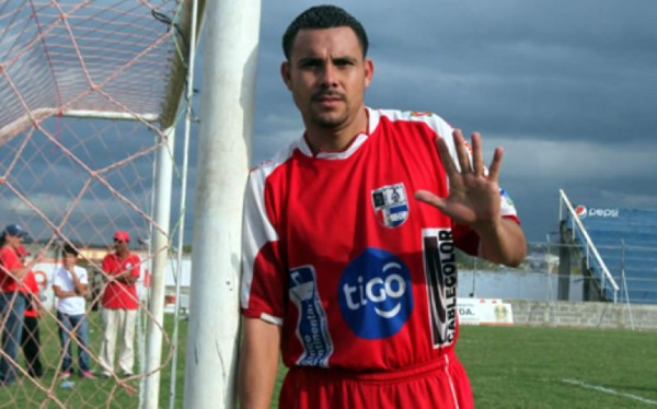 Rolando López dejó la venta de lociones y volvió al fútbol