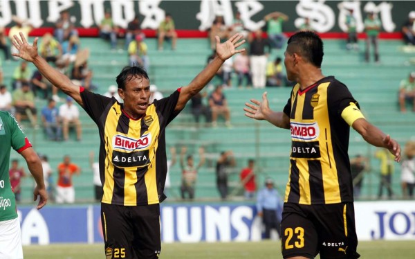 Edder Delgado: 'En esta cancha es complicado, los árbitros favorecen a Marathón'