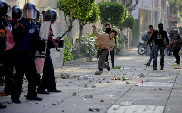 Violencia opaca marcha conmemorativa de matanza estudiantil de 1968 en México