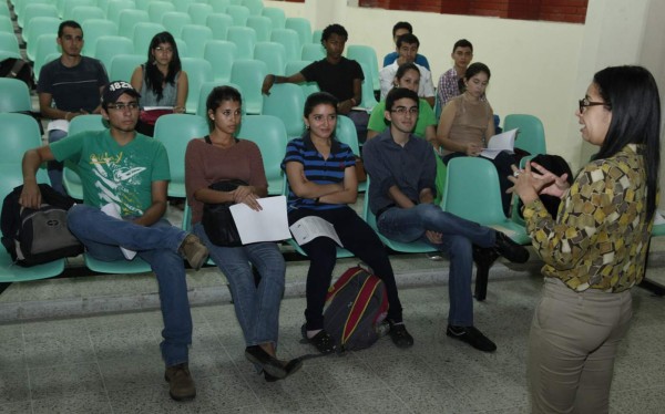 Estudiantes hondureños reciben ofertas de becas para estudiar en Brasil