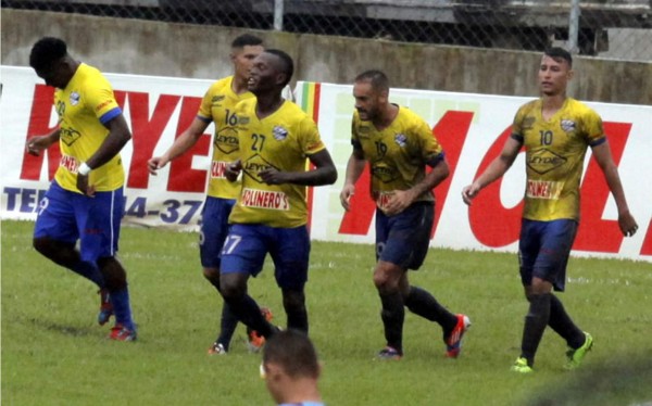 El Victoria le asesta un duro revés a la Real Sociedad