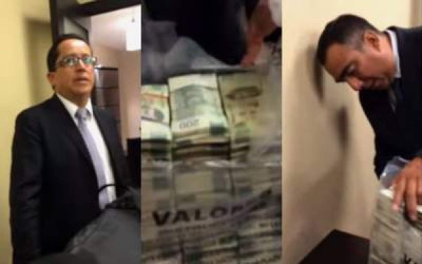 Video muestra a funcionarios mexicanos recibir bolsas con fajos de billetes