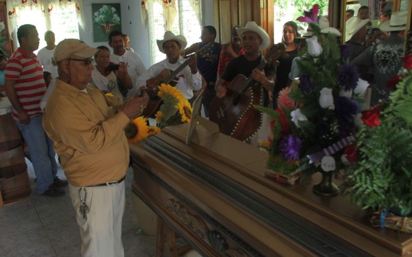 Le cumplieron el deseo de que en su funeral no hubiera llanto, sino fiesta