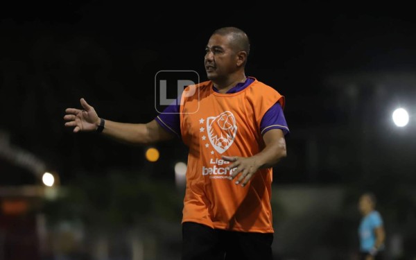Carlos 'Chato' Padilla no sigue como entrenador del Victoria por los malos resultados