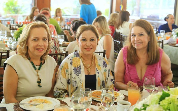 Fiesta de cumpleaños para Cynthia Nasser