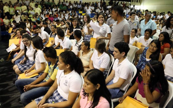 Bilingües concluyen con éxito plan de alfabetización