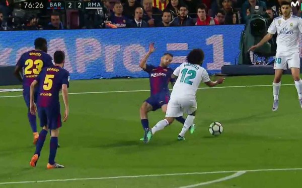 El claro penal que no le concedieron al Real Madrid frente al Barcelona