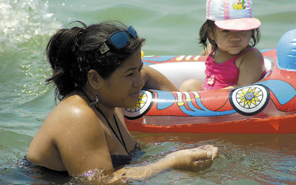 Diversión de altura se vive en playas de Omoa
