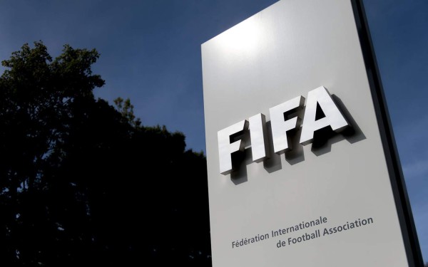 Interpol suspende millonario contrato con la FIFA