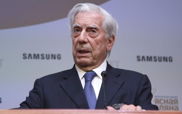Más de 230 escritores, entre ellos Vargas Llosa, rechazan el indulto a Fujimori