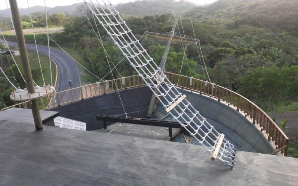 Aseguran lujosa limusina y el bar restaurante a Lombardi