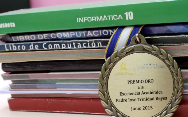 Alumnos hondureños que son símbolo de excelencia