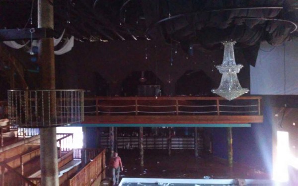 Aseguran lujosa limusina y el bar restaurante a Lombardi