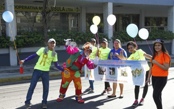 Caminata por medio siglo de atención a pacientes con cáncer