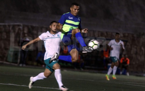 'Rambo' de León volvió al fútbol hondureño y debutó con derrota en el Olancho FC