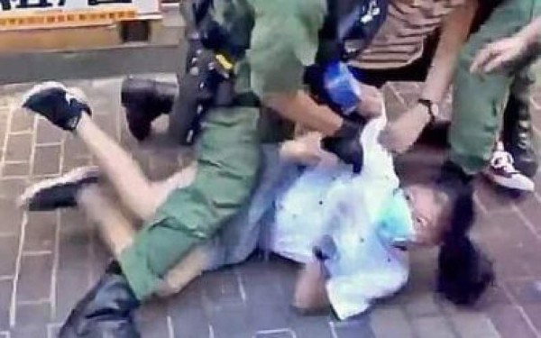 Indignación en Hong Kong por brutal detención de una niña
