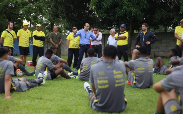 El Real España anuncia salida de varios jugadores