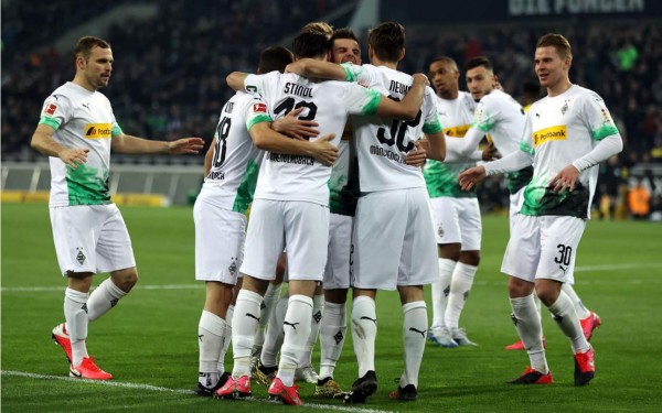 Los futbolistas del Borussia Mönchengladbach renuncian a sus salarios para ayudar al club