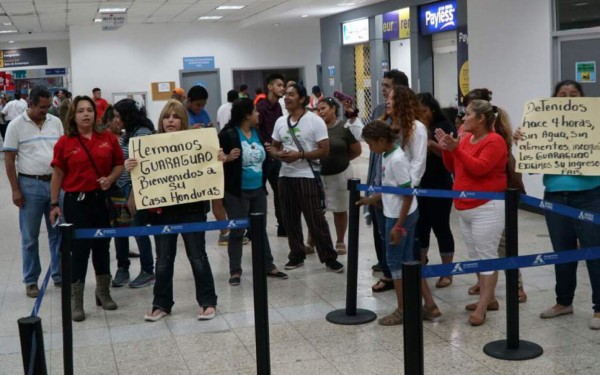 Venezuela acusa a Honduras de 'secuestrar' a sus músicos en aeropuerto